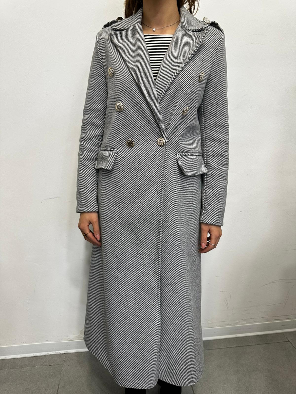 Cappotto Lungo Spigato con Bottoni