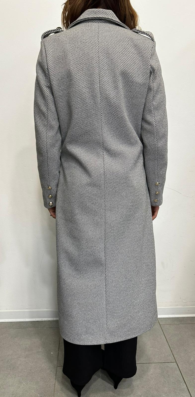 Cappotto Lungo Spigato con Bottoni