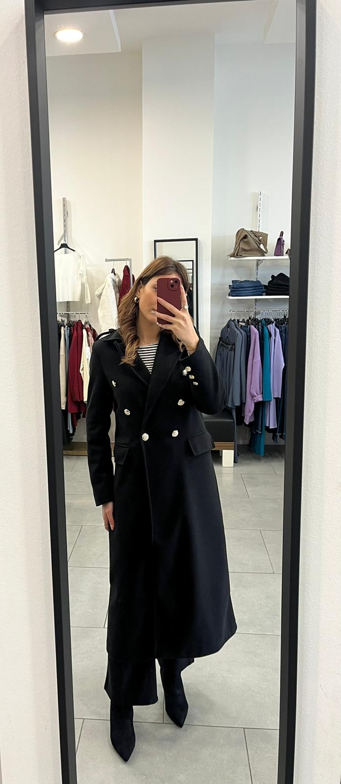 Cappotto Lungo Spigato con Bottoni