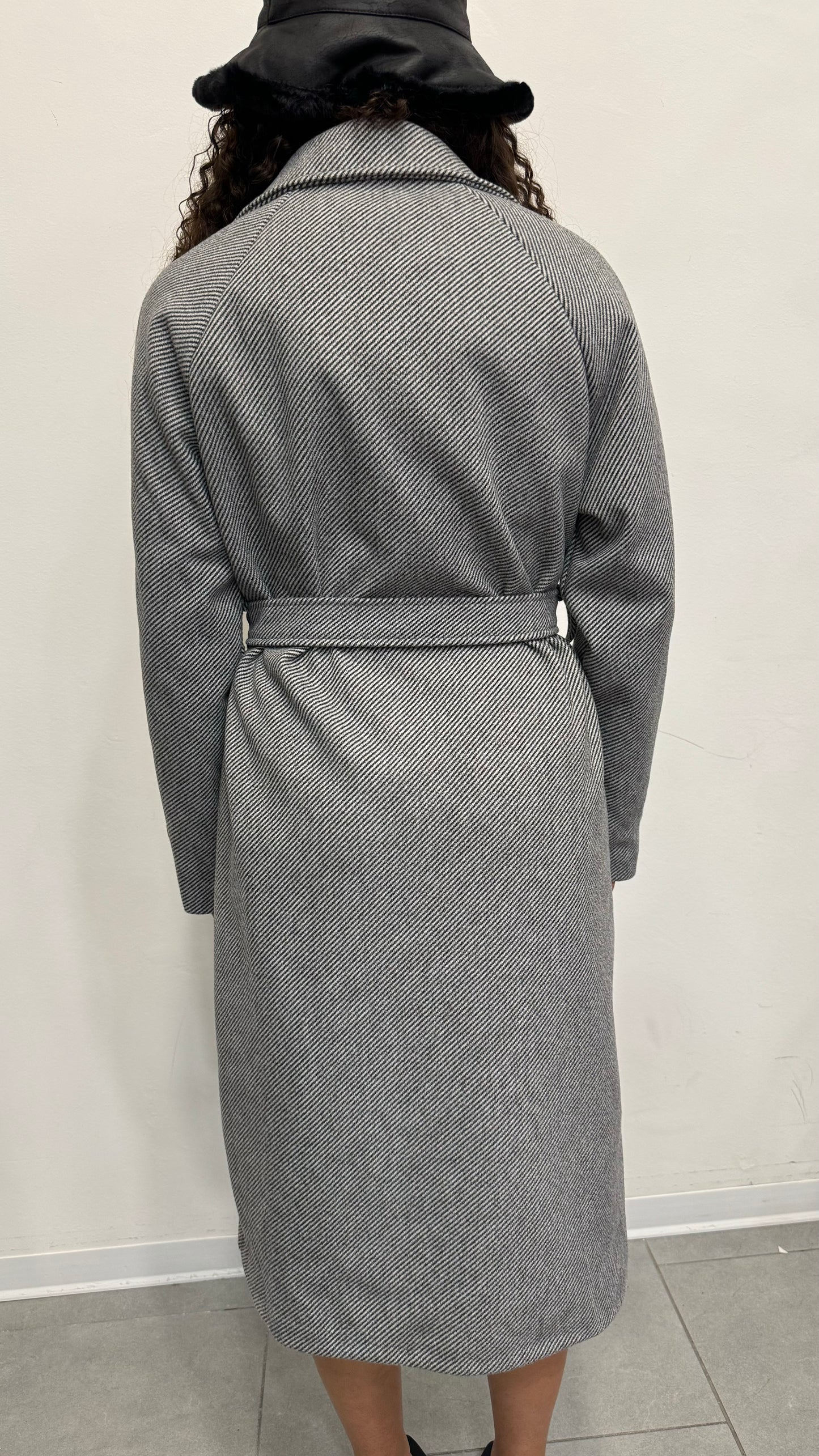 Cappotto Spigato Con Bottoni E Cintura