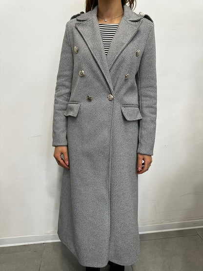 Cappotto Lungo Spigato con Bottoni