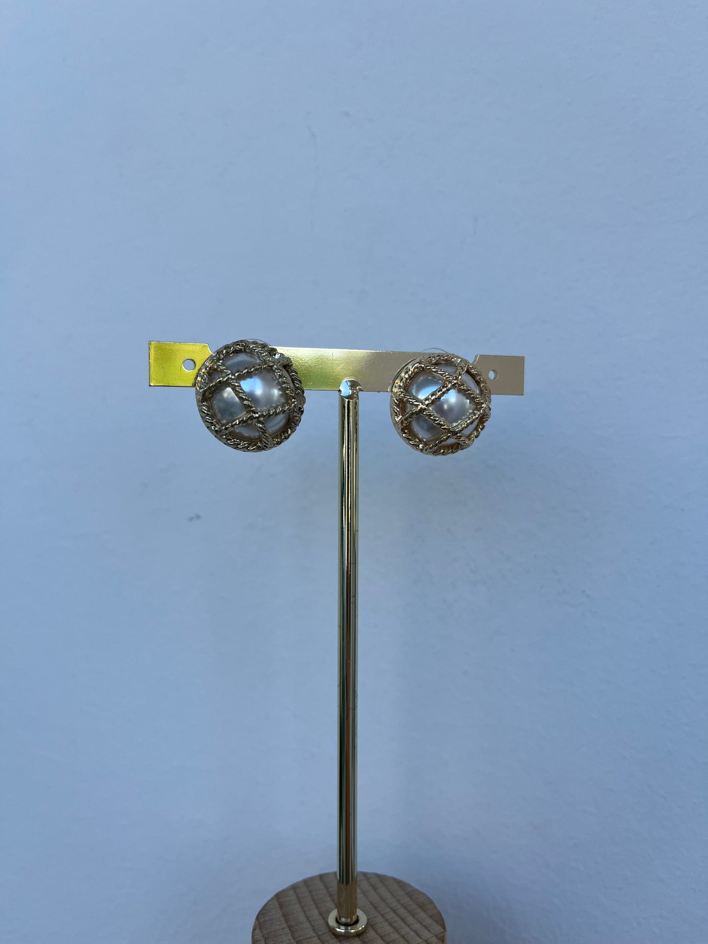 Orecchini con perla e incrocio oro