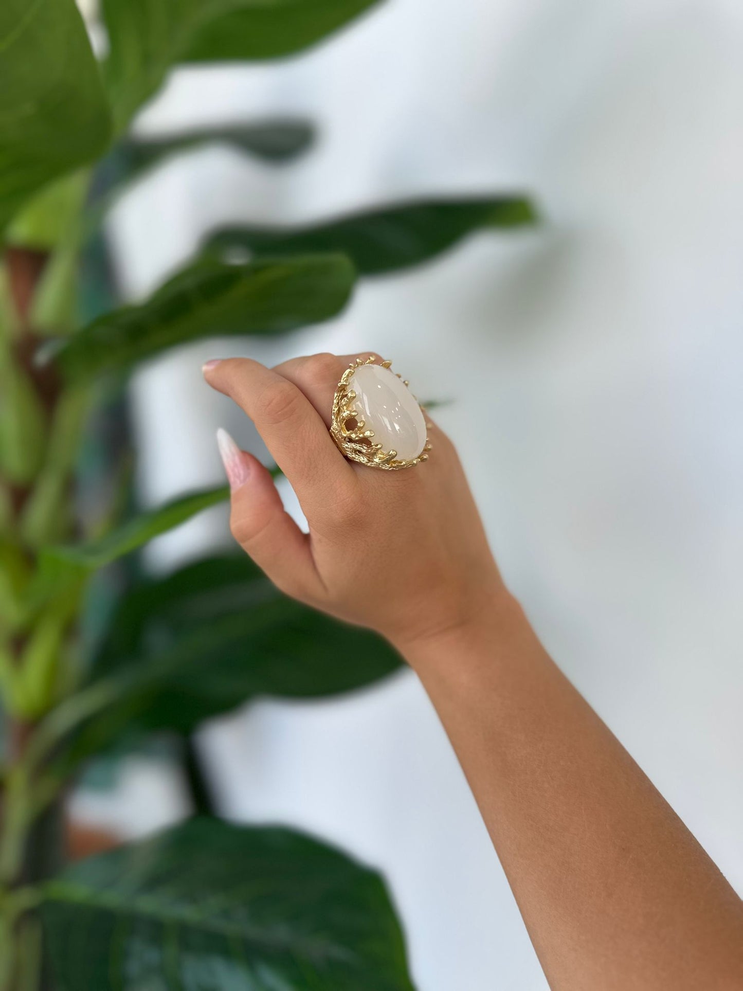 Anello Dorato con Maxi Perla