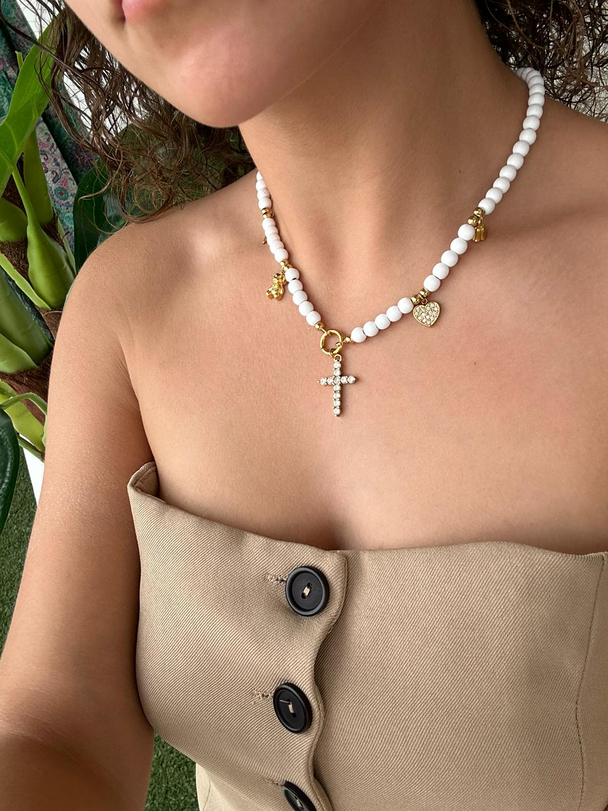 Collana Bianca con Charm Dorati