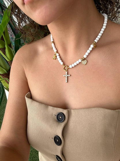 Collana Bianca con Charm Dorati