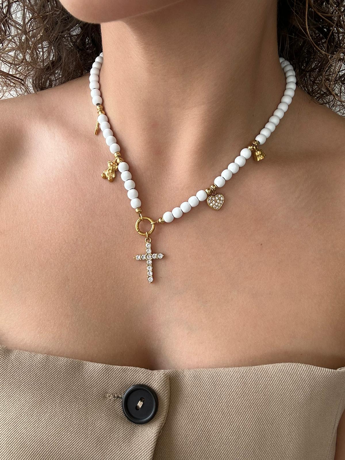 Collana Bianca con Charm Dorati