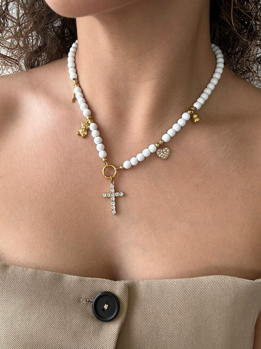 Collana Bianca con Charm Dorati