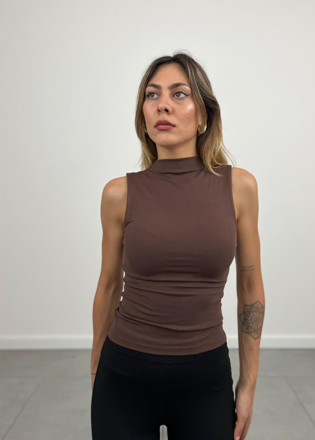 Top Basic Giromanica MARRONE art.7079