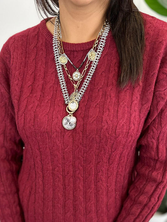 Collana a tre fili con medaglie